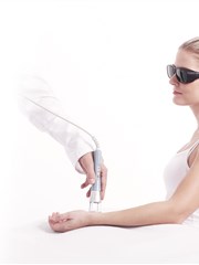 btl-6000_high_intensity_laser_2_pic_application_handpiece_carpal_rgb.jpg